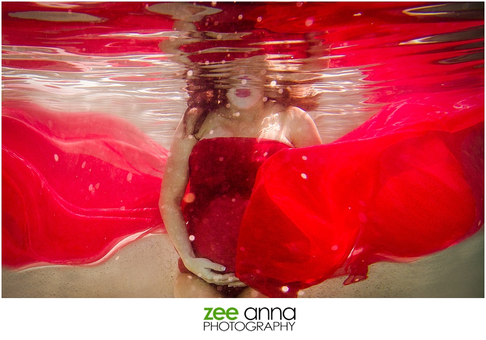 Naples underwater maternity session with Zee Anna Photography