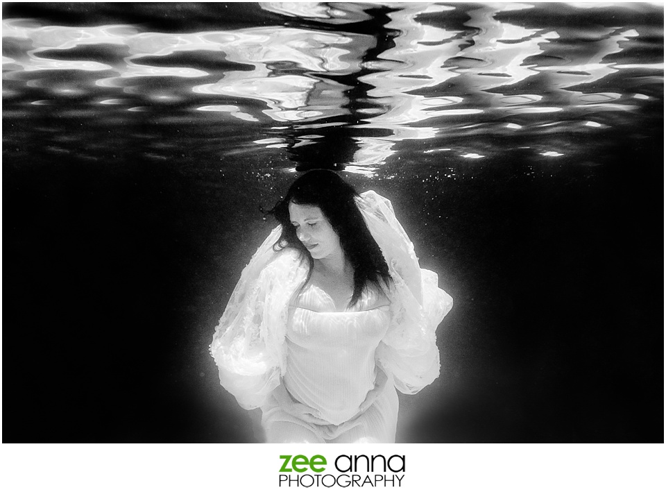 Naples underwater maternity session with Zee Anna Photography