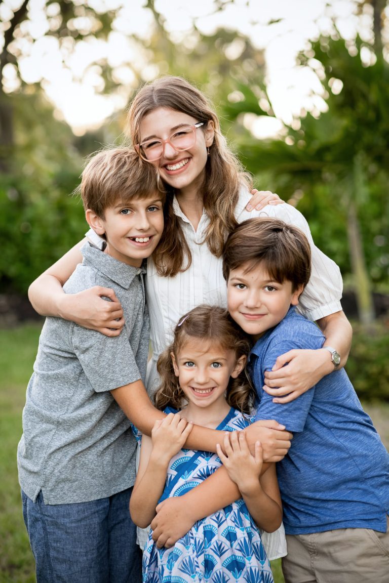 Sweet outdoor family photo of four kids - photo by Zee Anna Photography